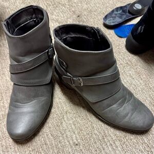 Stylish Gray Ankle Boots Dansko Womens size 40 (US 10)